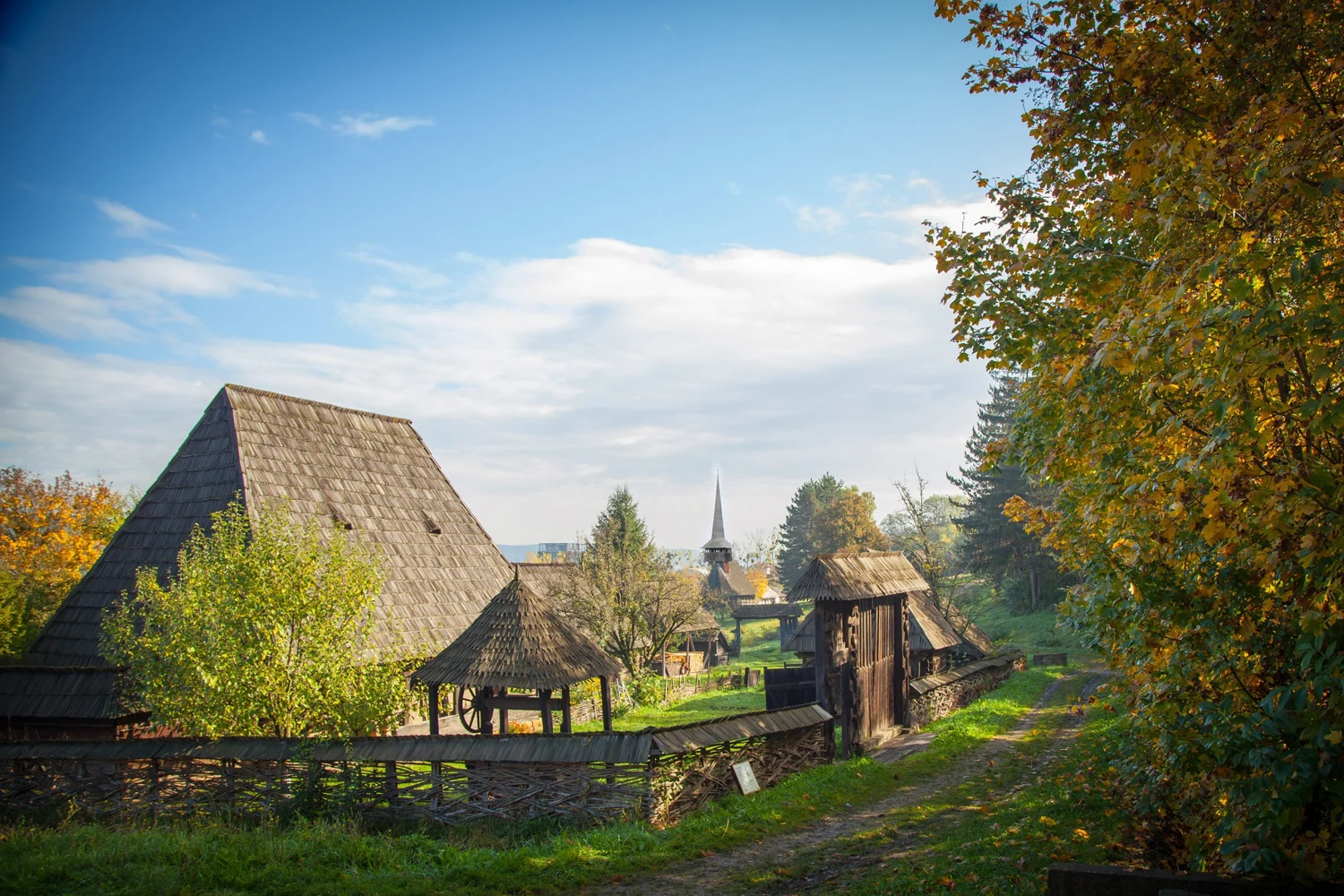Satul de altădată, la o plimbare de Cluj. Ce descoperi în Parcul Etnografic „Romulus Vuia”