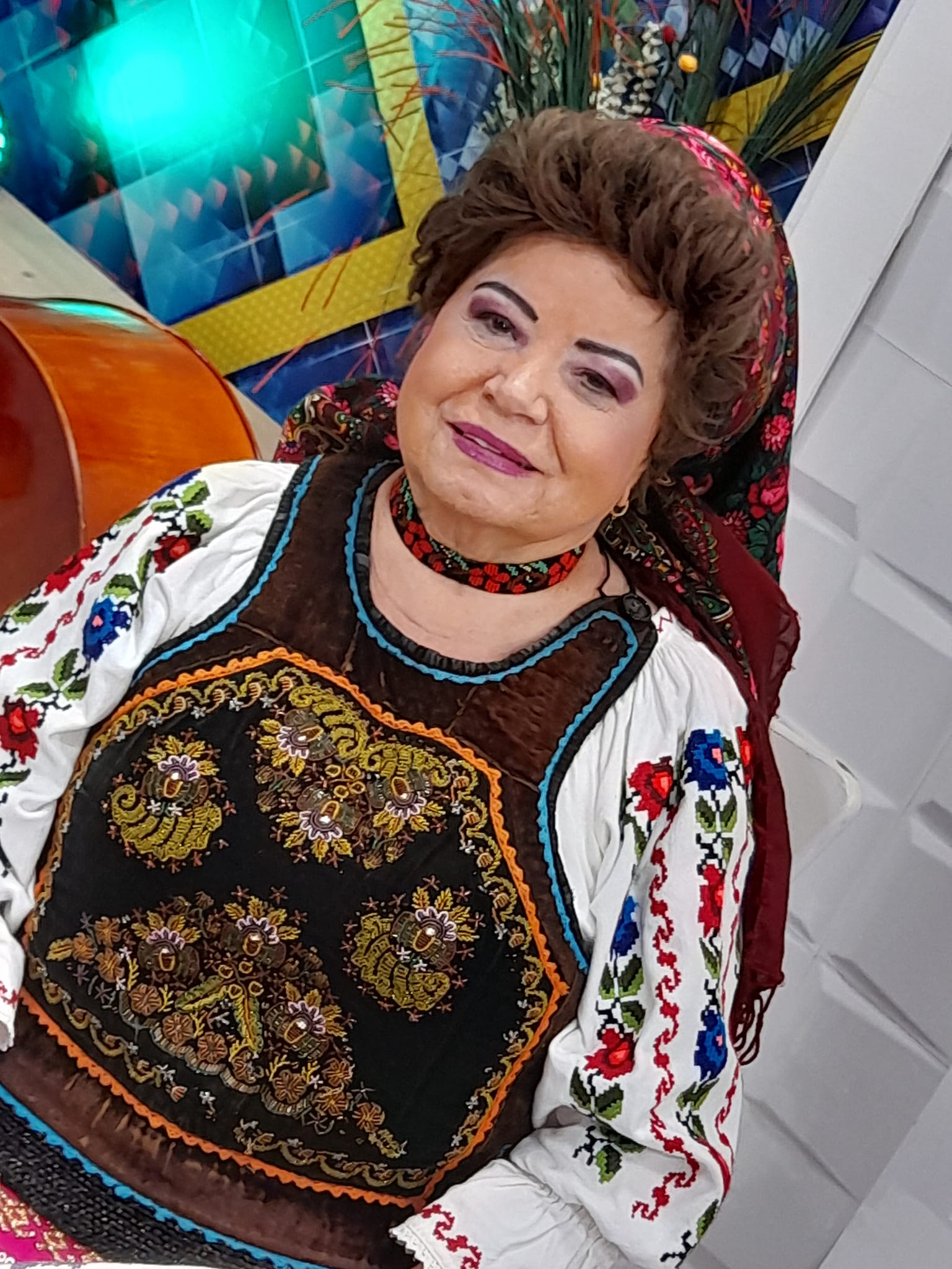 Saveta Bogdan în costum popular